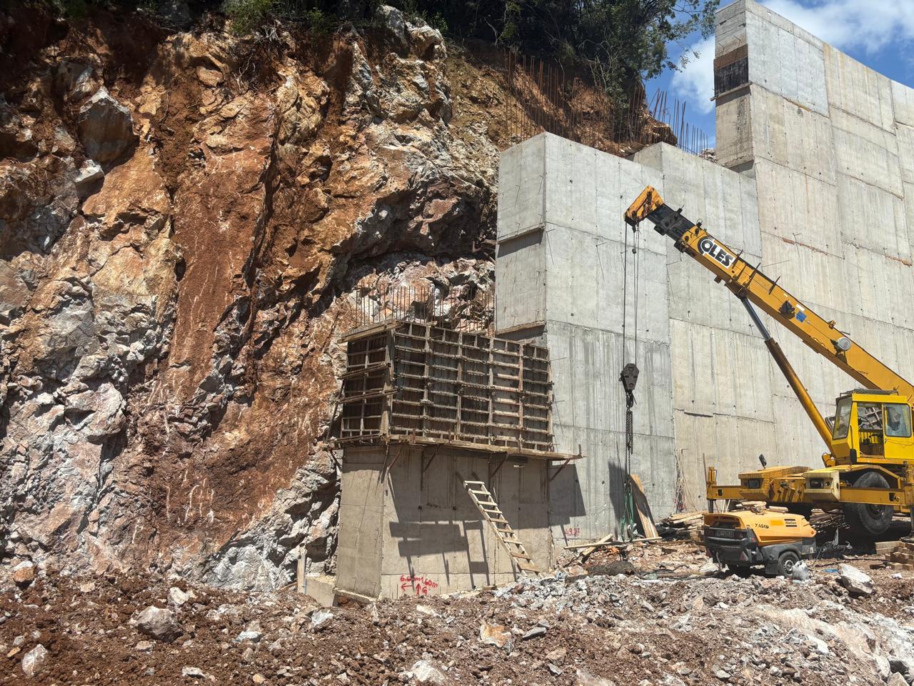 Construction of the retaining wall