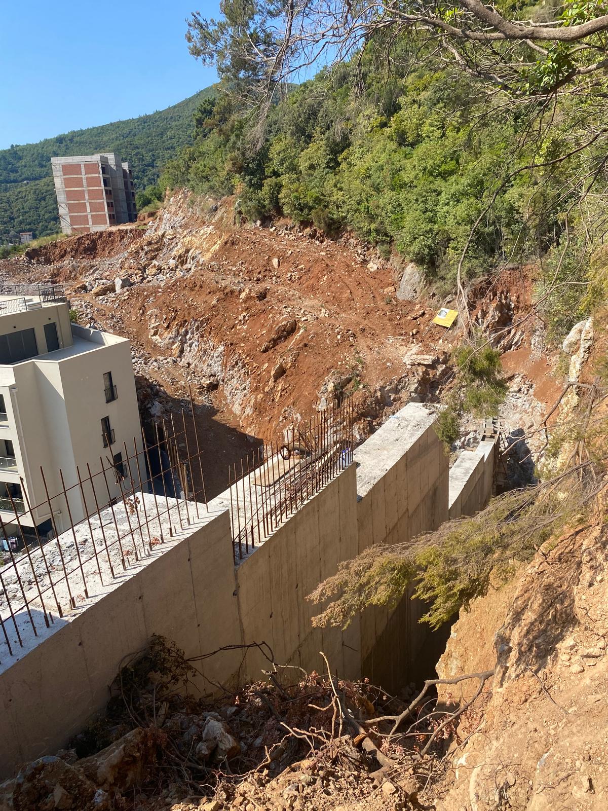 Construction of the retaining wall